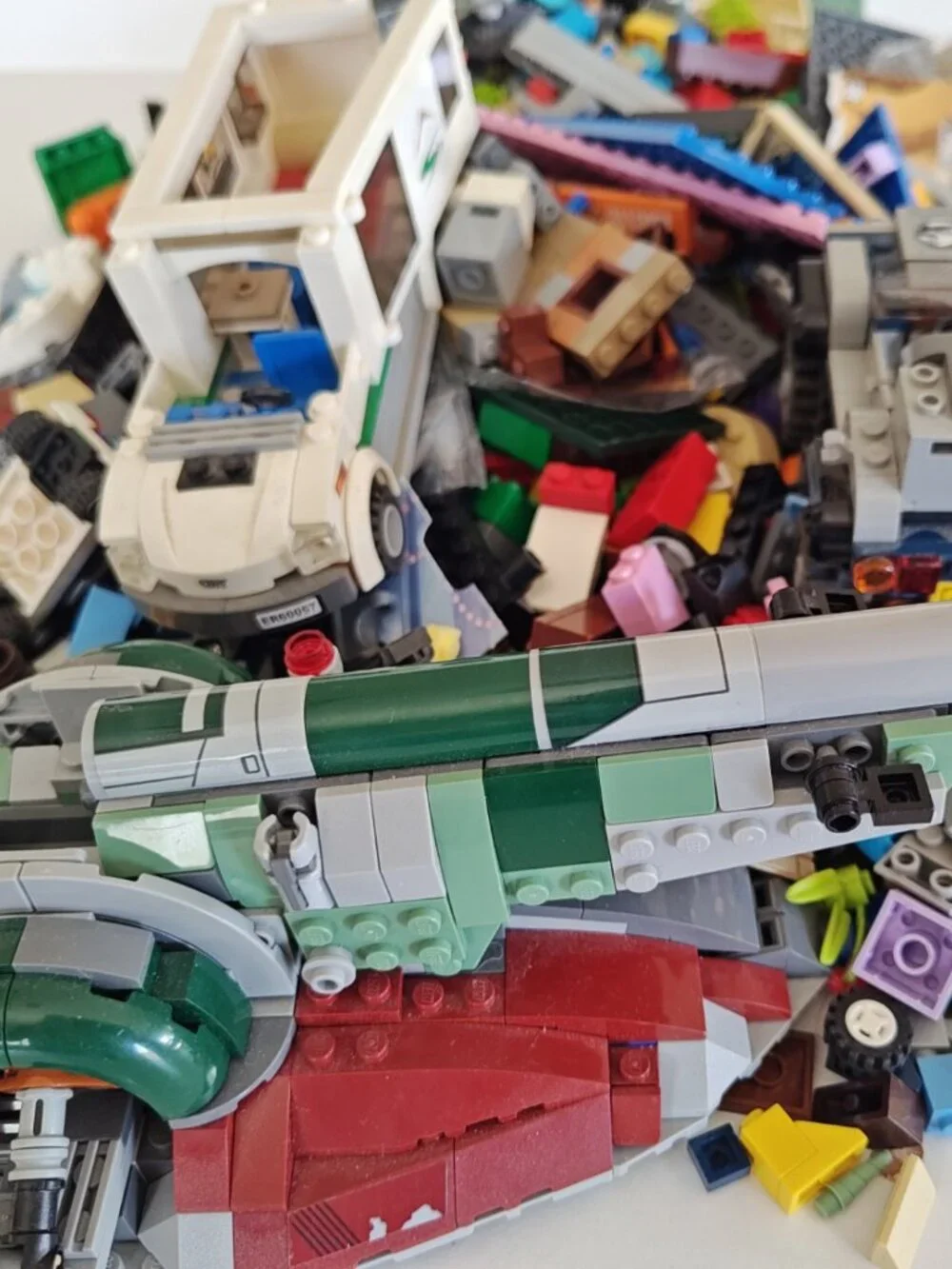 LEGO 5 lbs BULK LOT of bricks and pieces (b9)